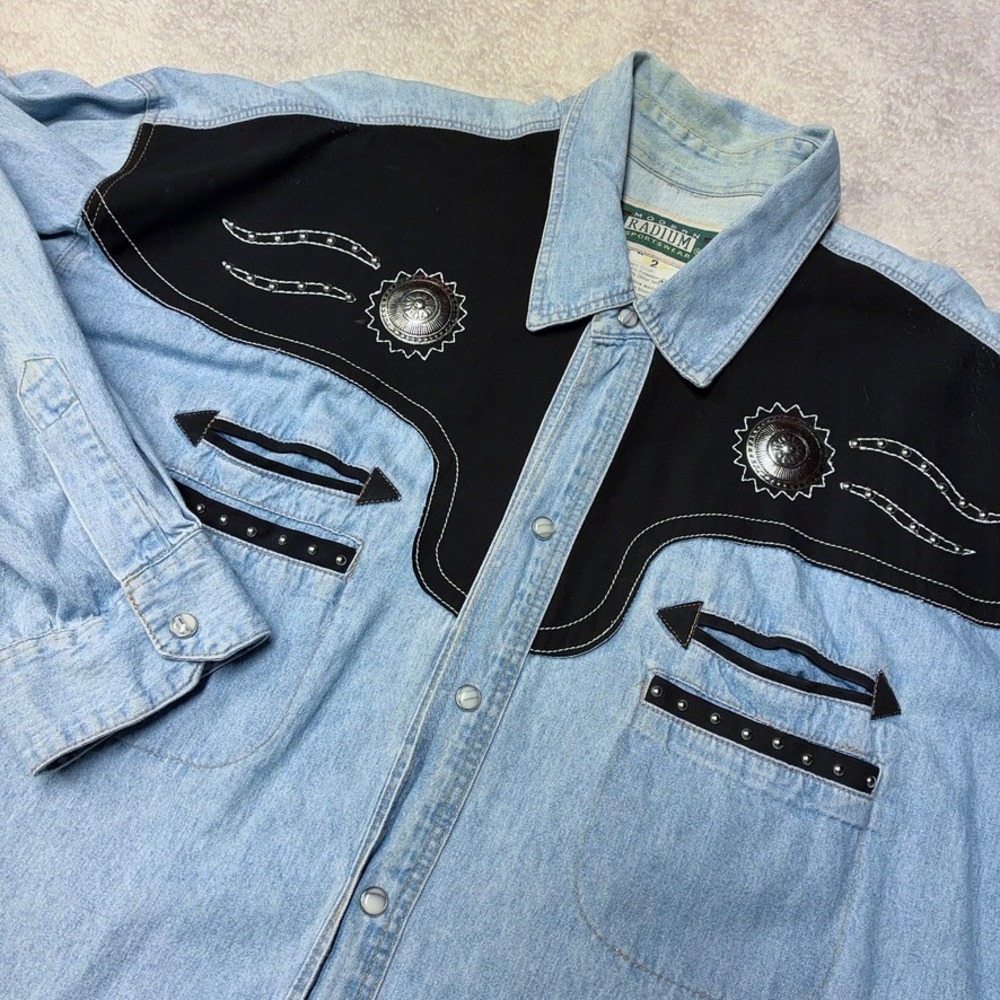 Rare Vintage Western Denim Shirt Smile Pockets Concho Yoke Cowboy Rodeo P2P 25"